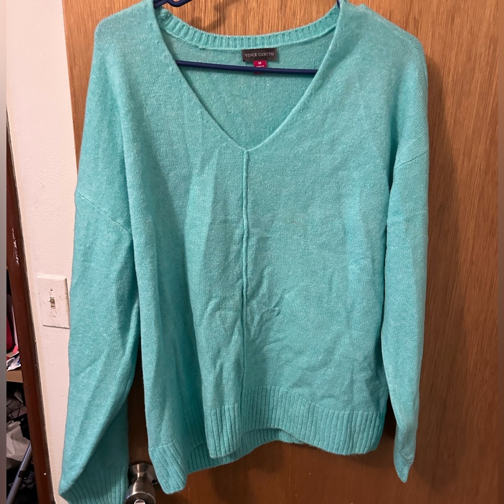 New with tags sweater! Pretty color, excellent condition.